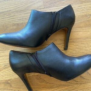 Womens black coach Seneca glaze leather  bootie size 10